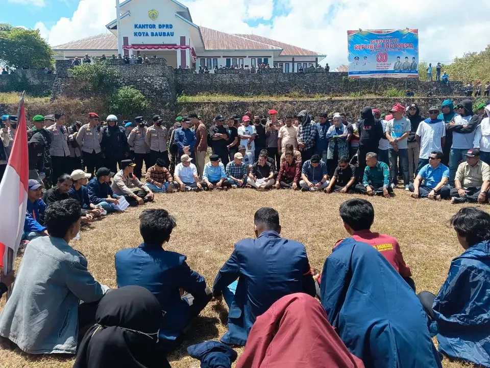 Aliansi Mahasiswa Bersama Masyarakat Tuntut Pengesahan RUU Perampasan Aset di DPRD Baubau