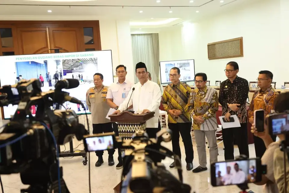 Mentan: Pemerintah Segel Beras Impor Ilegal di Sabang
