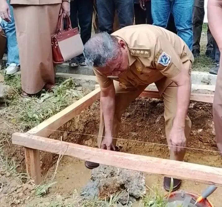 Bupati Muna Resmi Letakan Batu Pertama Pembangunan Kampung Nelayan Di Desa Ghonebalano