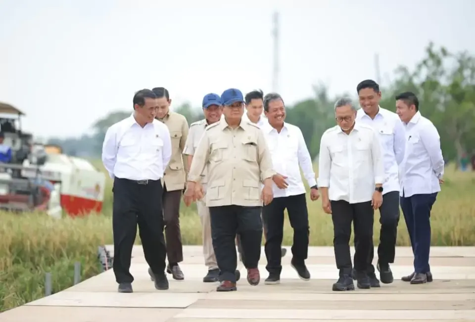 Presiden Prabowo Panen Raya Padi di Karawang, Tegaskan Arah Pertanian Modern Indonesia