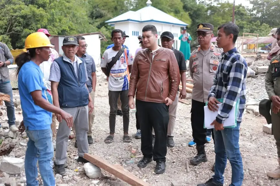 Akibat Angin Kencang, Bangunan Sementara Pasar Kaloko ambruk