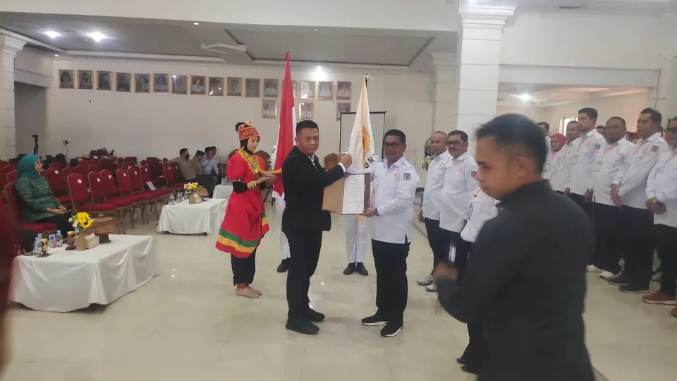 Ketua Harian KONI Provinsi Sultra Resmi Melantik Pengurus KONI Muna