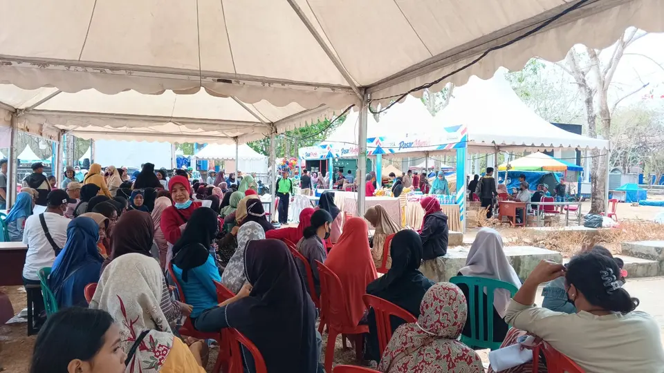 100 KK Dapat Layanan Pasar Murah di Hari Keempat