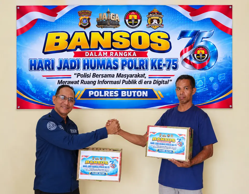 Sambut Hari Jadi Humas Polri ke-75, Humas Polres Buton Bagikan Sembako